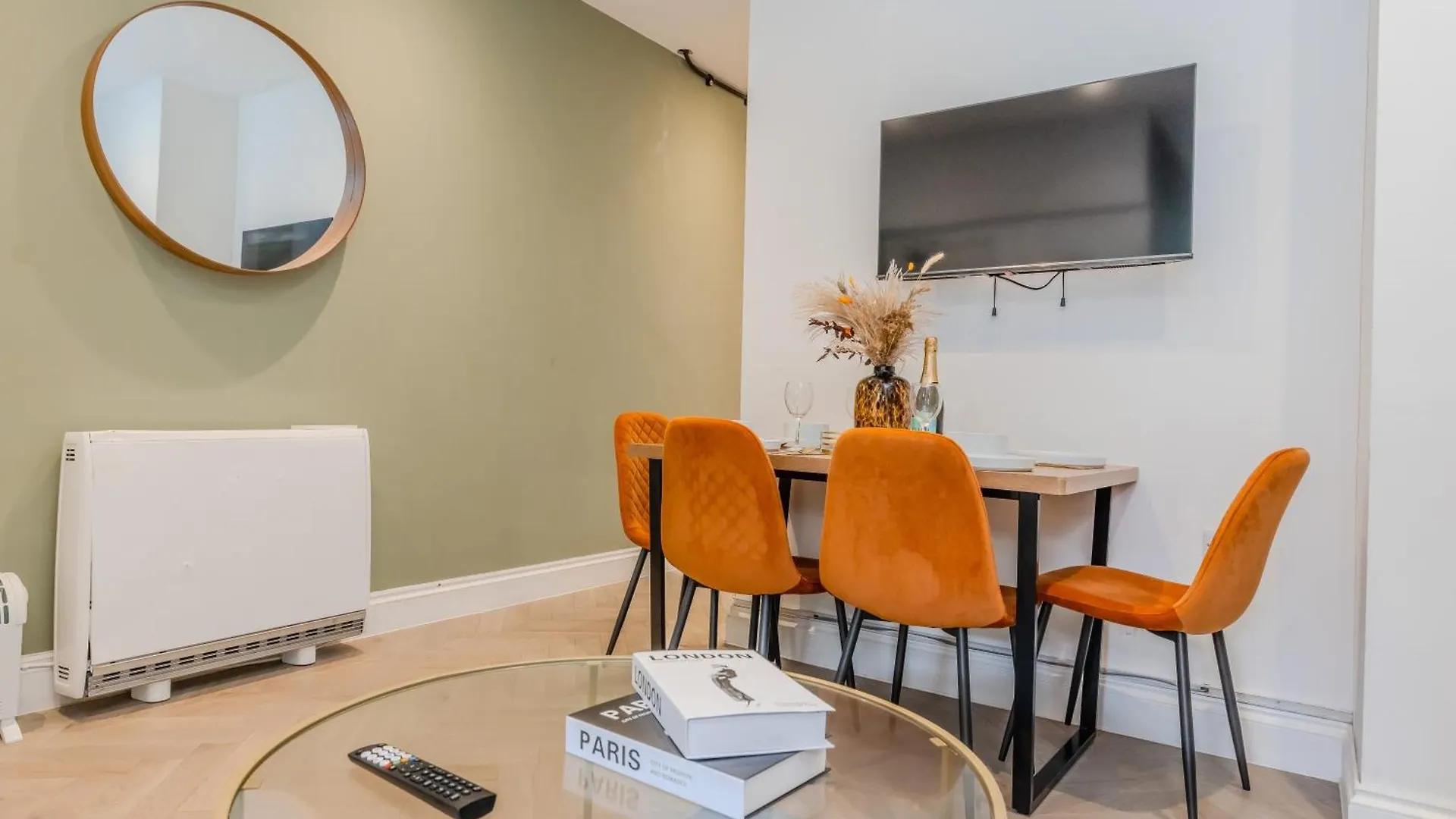2 Bedroom Flat Next To Brighton Beach