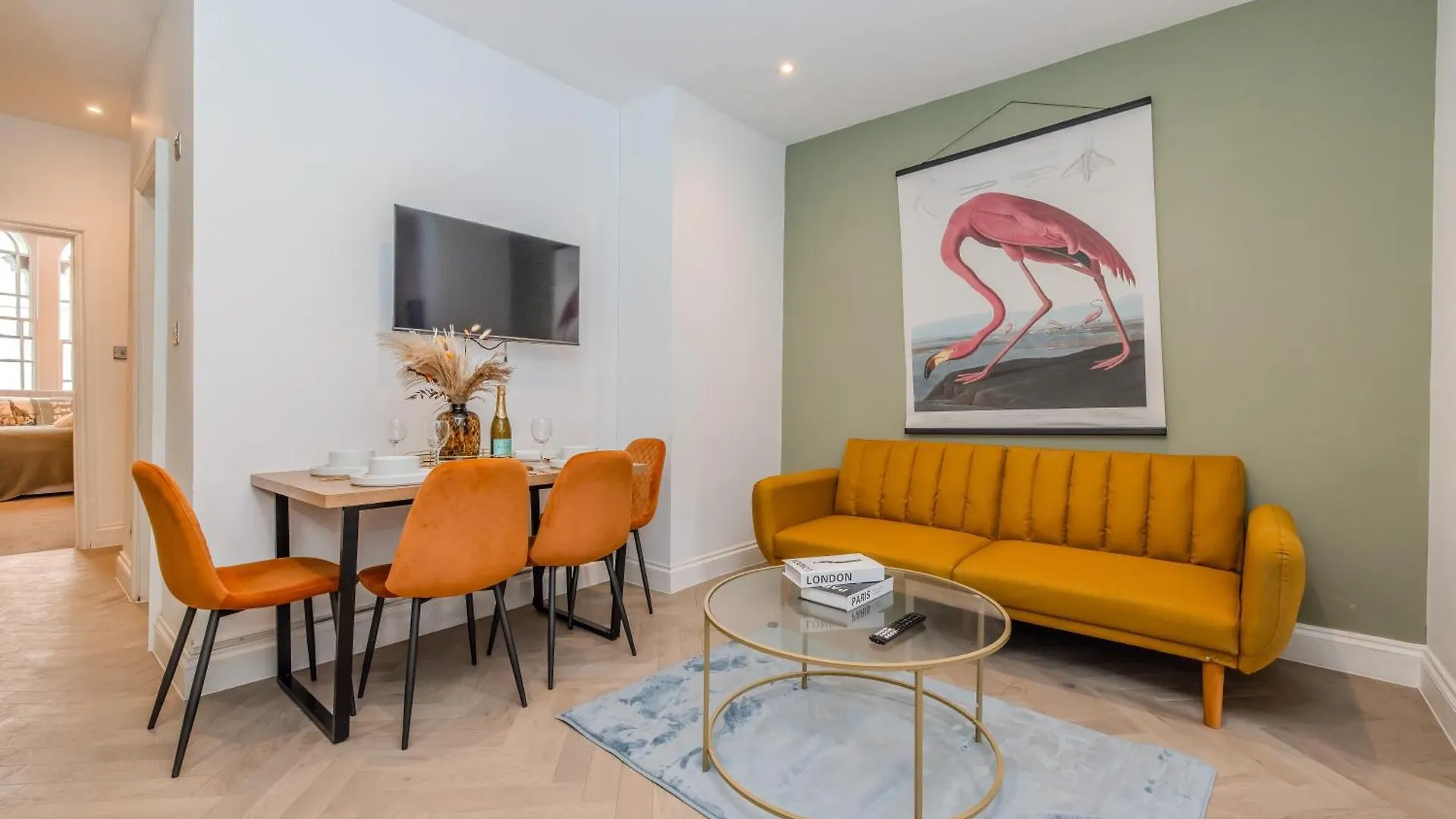 2 Bedroom Flat Next To Brighton Beach